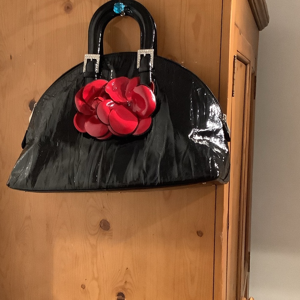 Elegant Black and Red Women's Handbag from Itali